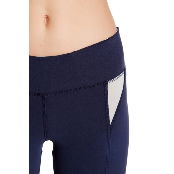 NWT Zobha Wonder Reflective Capri Leggings Blue Size Small MSRP $97 NEW - Picture 7 of 8